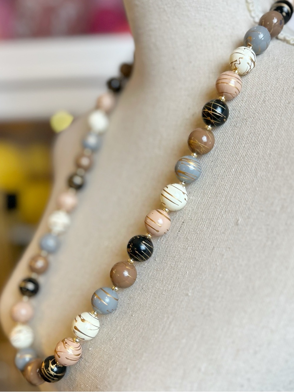 💝 2/20$ Vintage ‘80s multi-colored swirl bead necklace Soft Earthy Organic Retro
